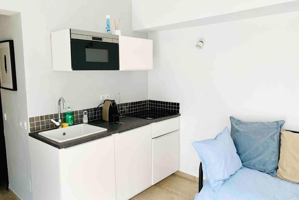 Begonia City Center Apartment 230 By Namaste Elite توريمولينوس المظهر الخارجي الصورة