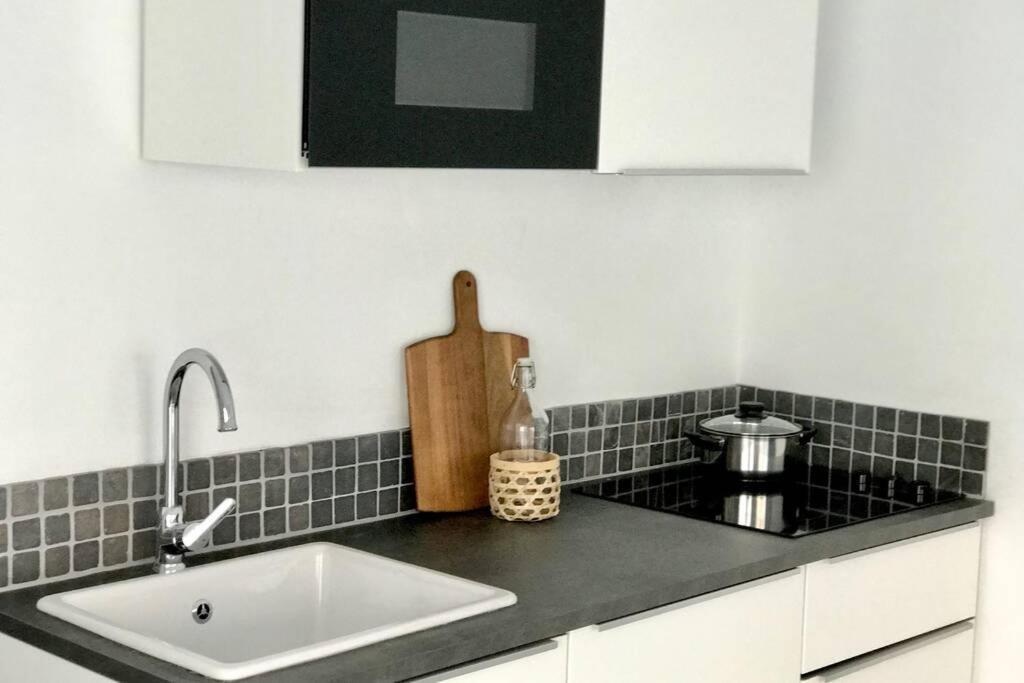 Begonia City Center Apartment 230 By Namaste Elite توريمولينوس المظهر الخارجي الصورة